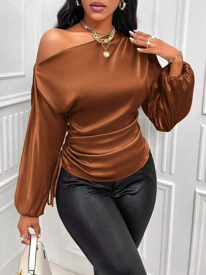 Blouse satinée à manches longues asymétrique pour femme à col incliné