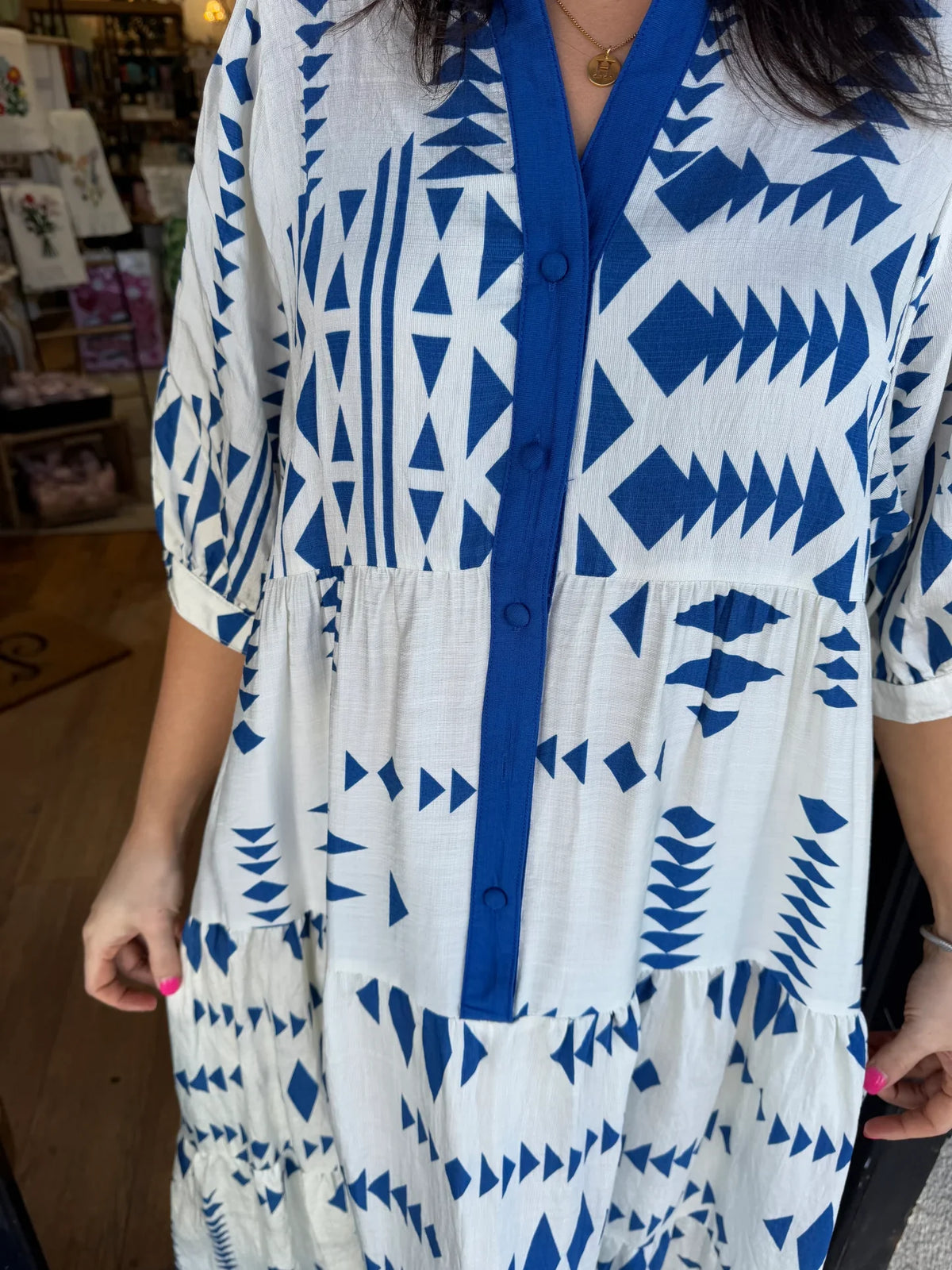 Robe femme à col V boutonnée à imprimé géométrique