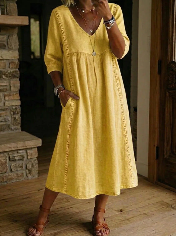 Robe midi élégante à col V en mélange de lin avec inserts en dentelle et poches | Robe décontractée d'été pour femmes