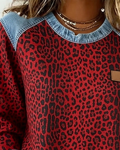 Sweat à patchwork en jean à motif léopard
