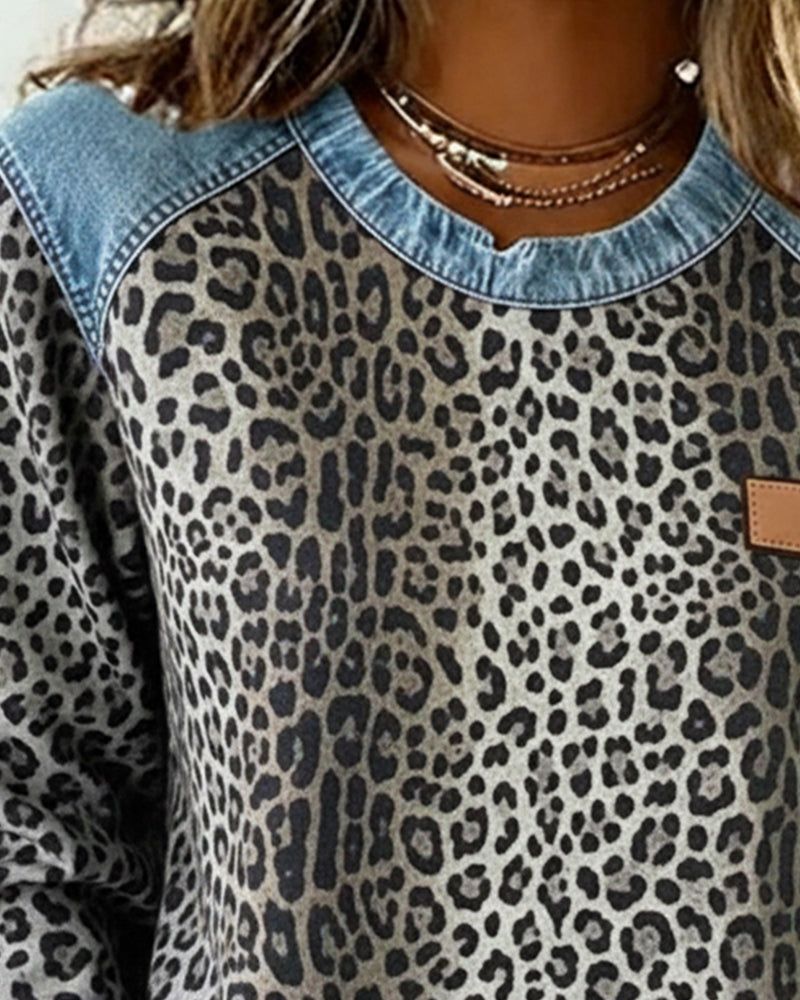 Sweat à patchwork en jean à motif léopard