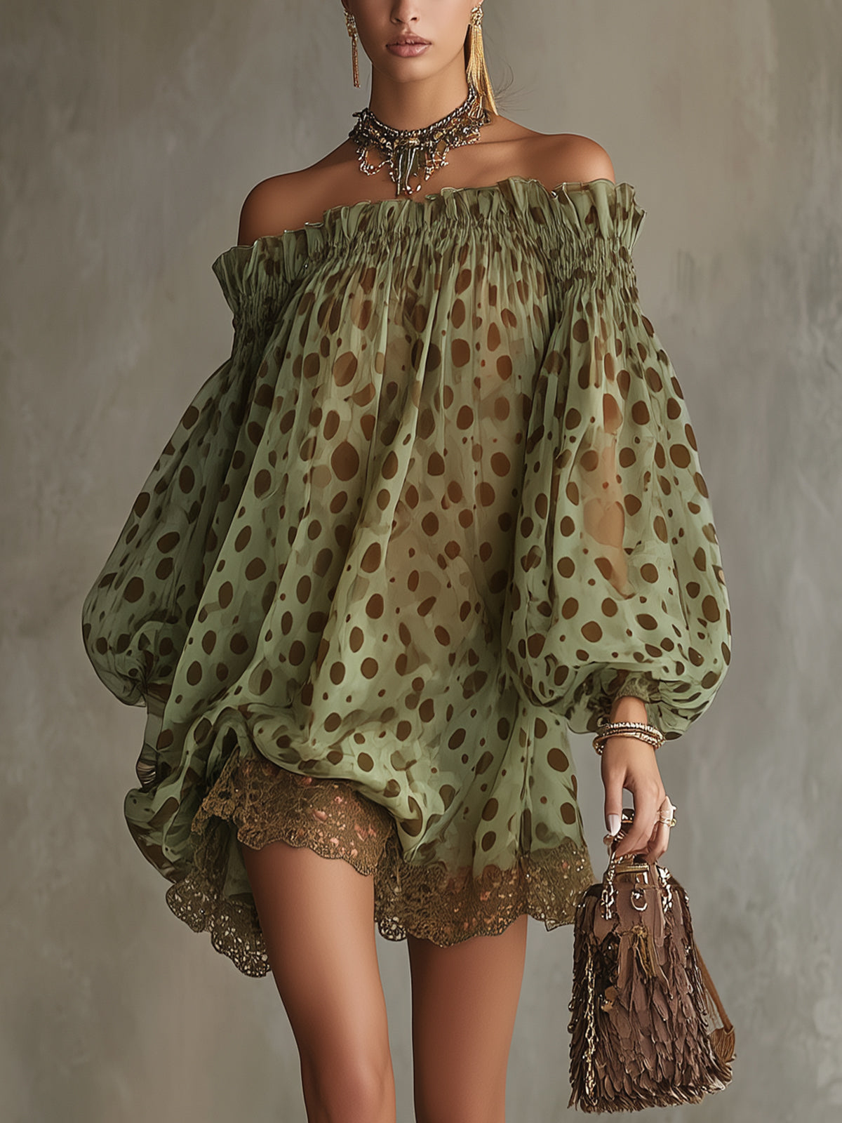 Mini-robe en mousseline de soie à pois pour femme, épaules dénudées et manches longues bouffantes