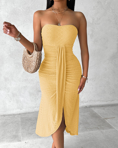 Robe de vacances sans manches à fronces, taille cintrée, style bandeau drapé, broderie œillets, fente et ourlet asymétrique