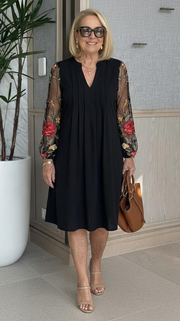 Robe mini élégante à col V et manches transparentes