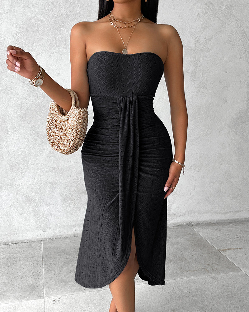 Robe de vacances sans manches à fronces, taille cintrée, style bandeau drapé, broderie œillets, fente et ourlet asymétrique