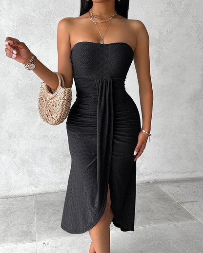 Robe de vacances sans manches à fronces, taille cintrée, style bandeau drapé, broderie œillets, fente et ourlet asymétrique
