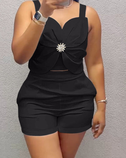 2 Pieces Outfit 3D Flower Decor Sweetheart Neck Thick Straps Shirred Back Crop Top and Casual Elastic Back Waist Shorts Set