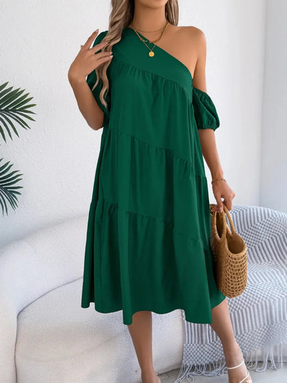 Robe à une épaule à volants superposés