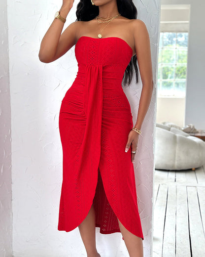 Robe de vacances sans manches à fronces, taille cintrée, style bandeau drapé, broderie œillets, fente et ourlet asymétrique