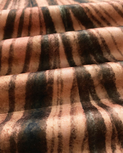 Maxi‑robe moulante à imprimé tropical, une épaule nue, avec fente, coupe ajustée et séduisante
