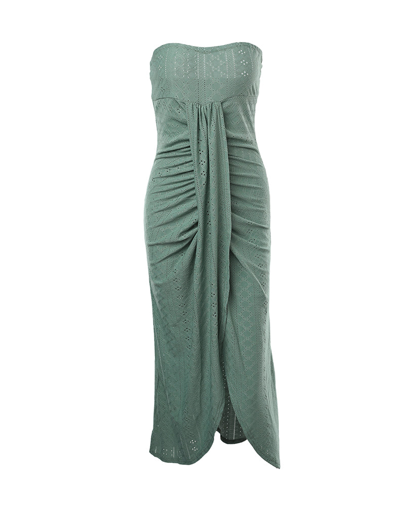 Robe de vacances sans manches à fronces, taille cintrée, style bandeau drapé, broderie œillets, fente et ourlet asymétrique