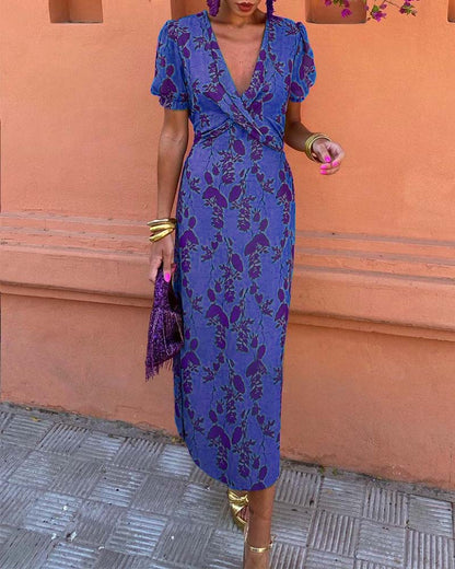 Robe A‑line élégante à imprimé feuilles, col V profond et manches bouffantes