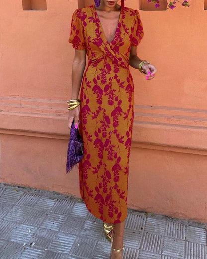 Robe A‑line élégante à imprimé feuilles, col V profond et manches bouffantes