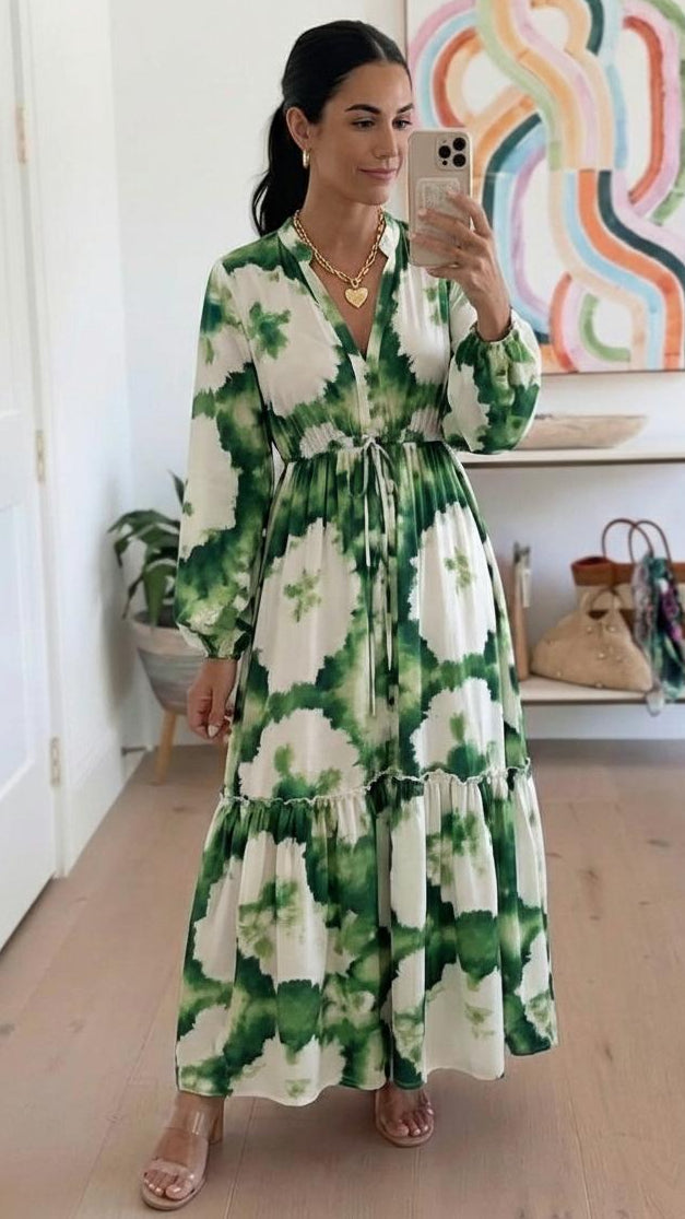 Robe maxi verte à manches longues et col en V
