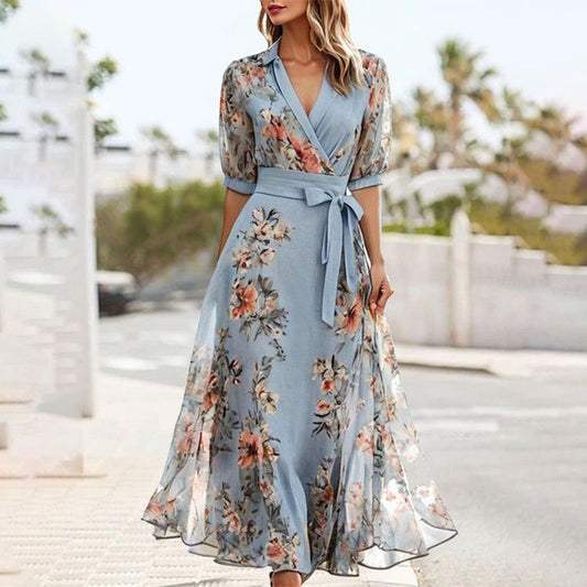 Robe midi bleue à manches courtes et col en V