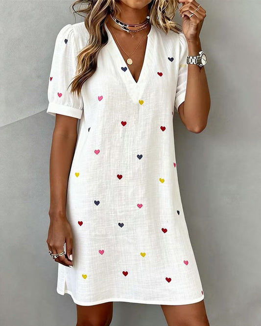 Robe à col en V imprimée de cœurs colorés