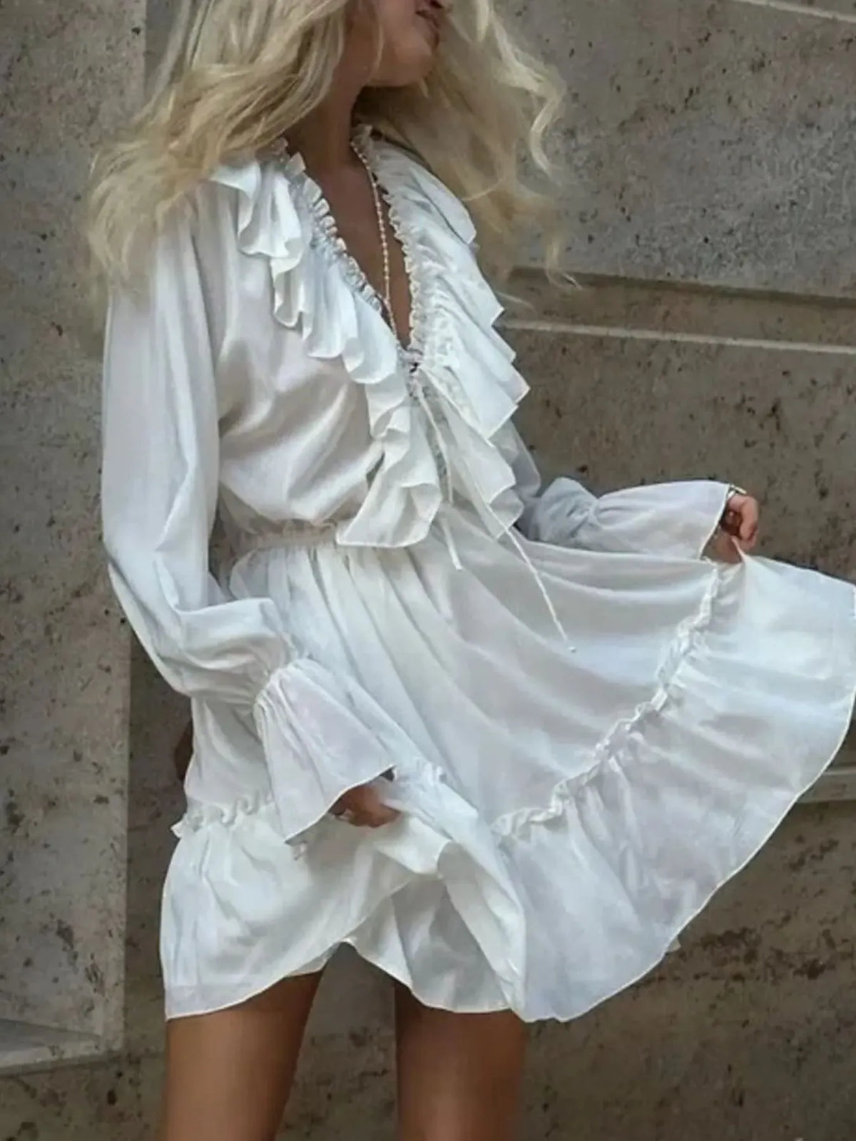 Robe mini à manches à volants froncés