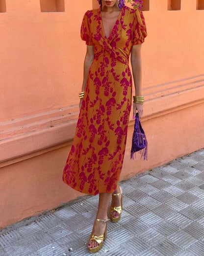Robe A‑line élégante à imprimé feuilles, col V profond et manches bouffantes