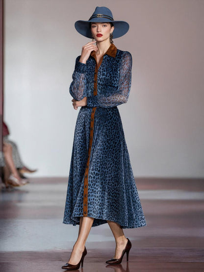 Robe midi bleue à manches longues à motif léopard