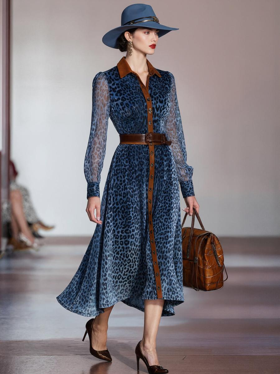 Robe midi bleue à manches longues à motif léopard