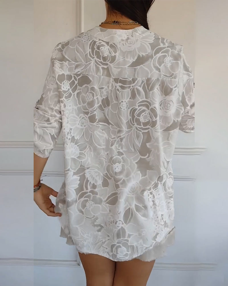 Blouse imprimée à col V avec boutonnage devant