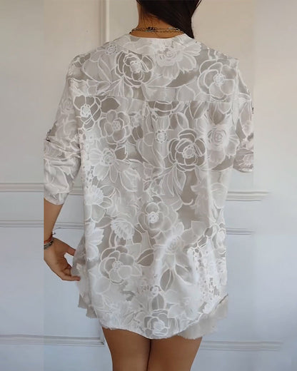 Blouse imprimée à col V avec boutonnage devant