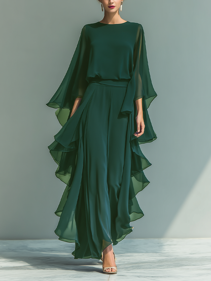 Ensemble pour femme composé d'un haut en mousseline bleu marine à manches évasées et d'un pantalon droit avec des détails à volants