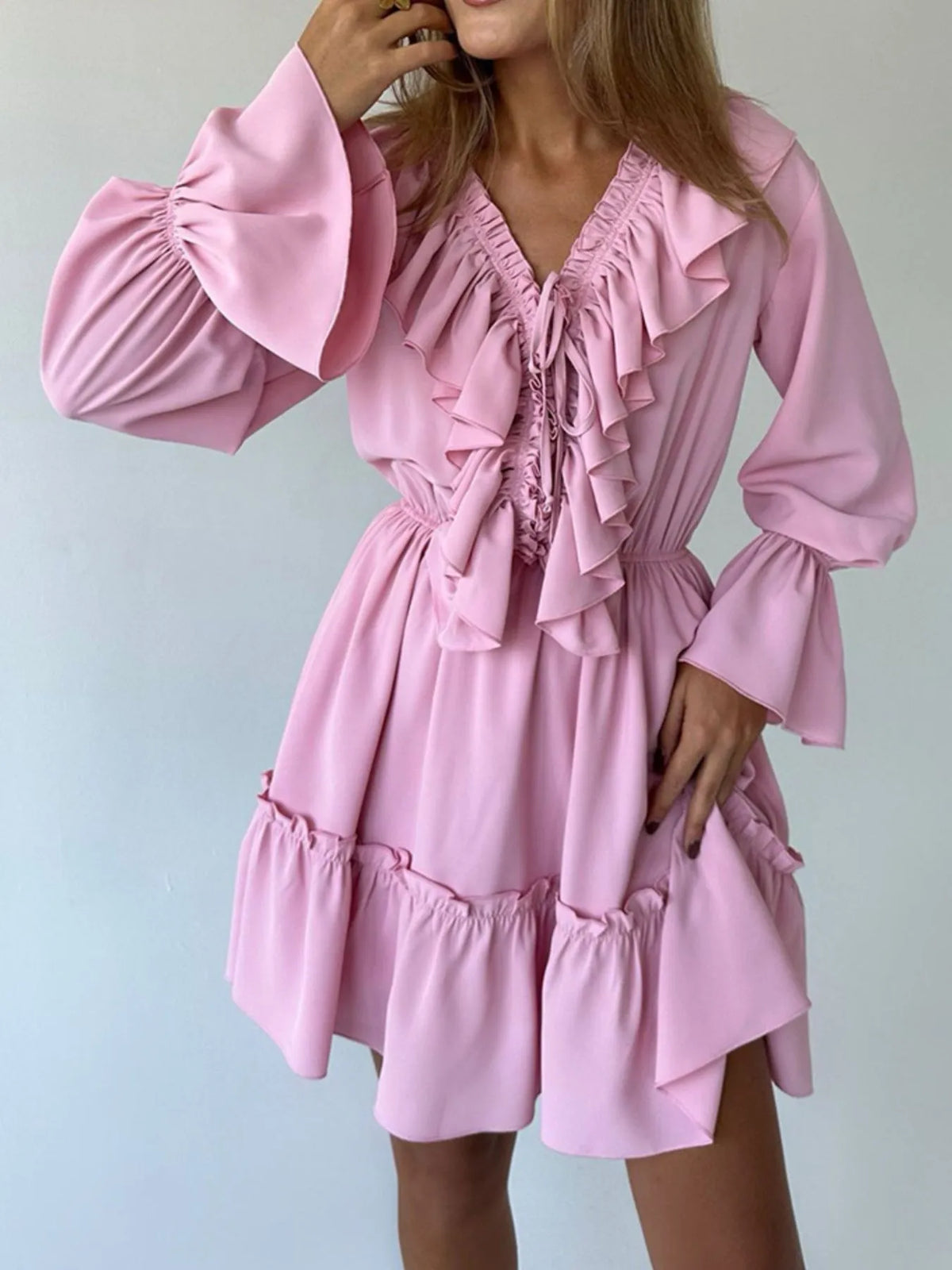 Robe mini à manches à volants froncés