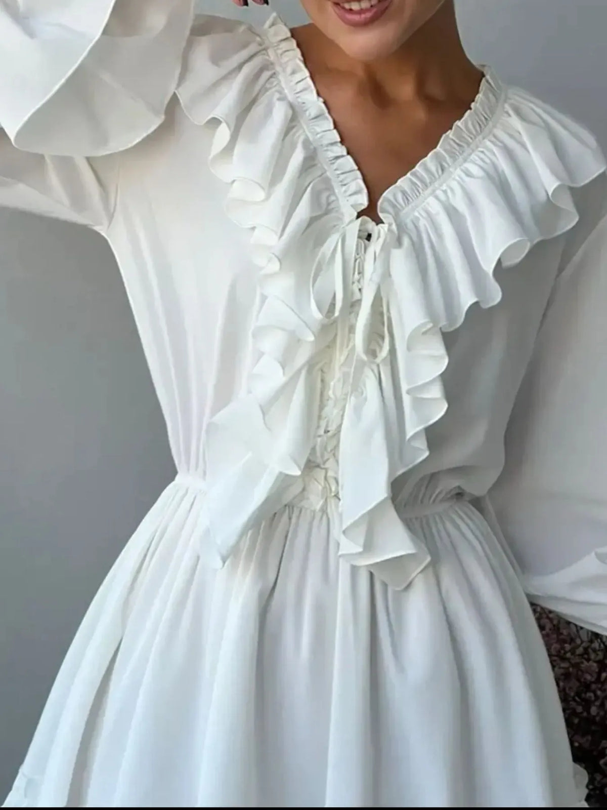 Robe mini à manches à volants froncés