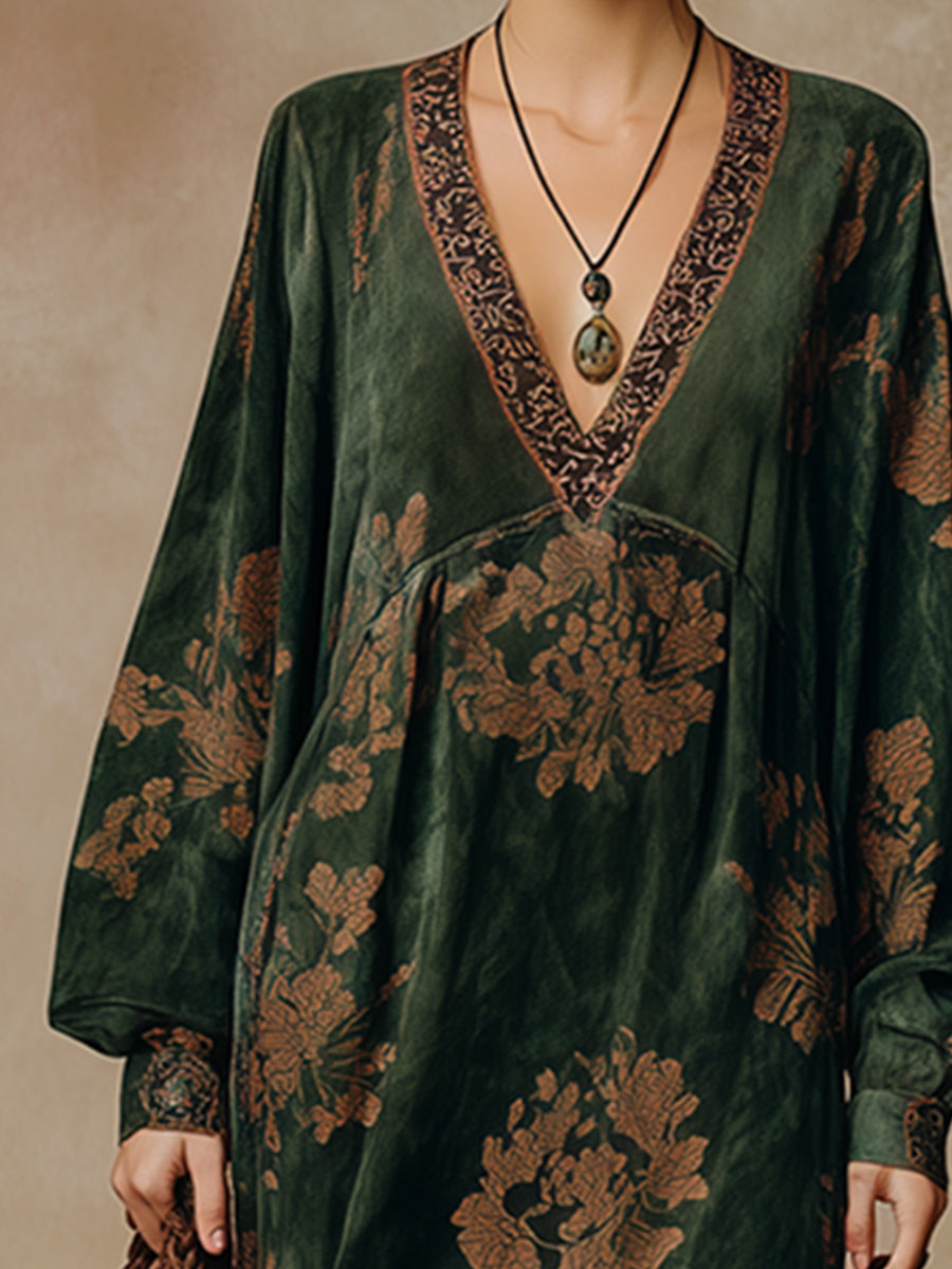 Robe longue maxi en fausse daim verte à imprimé silhouette rétro avec pompons