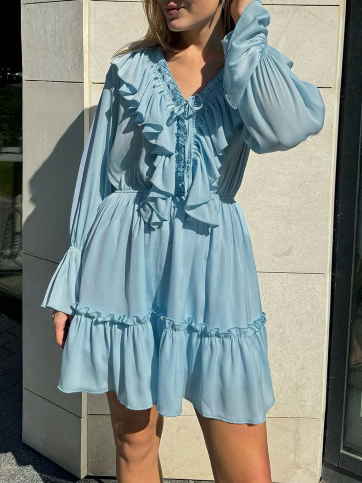 Robe mini à manches à volants froncés
