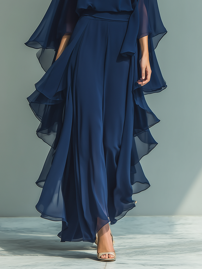 Ensemble pour femme composé d'un haut en mousseline bleu marine à manches évasées et d'un pantalon droit avec des détails à volants