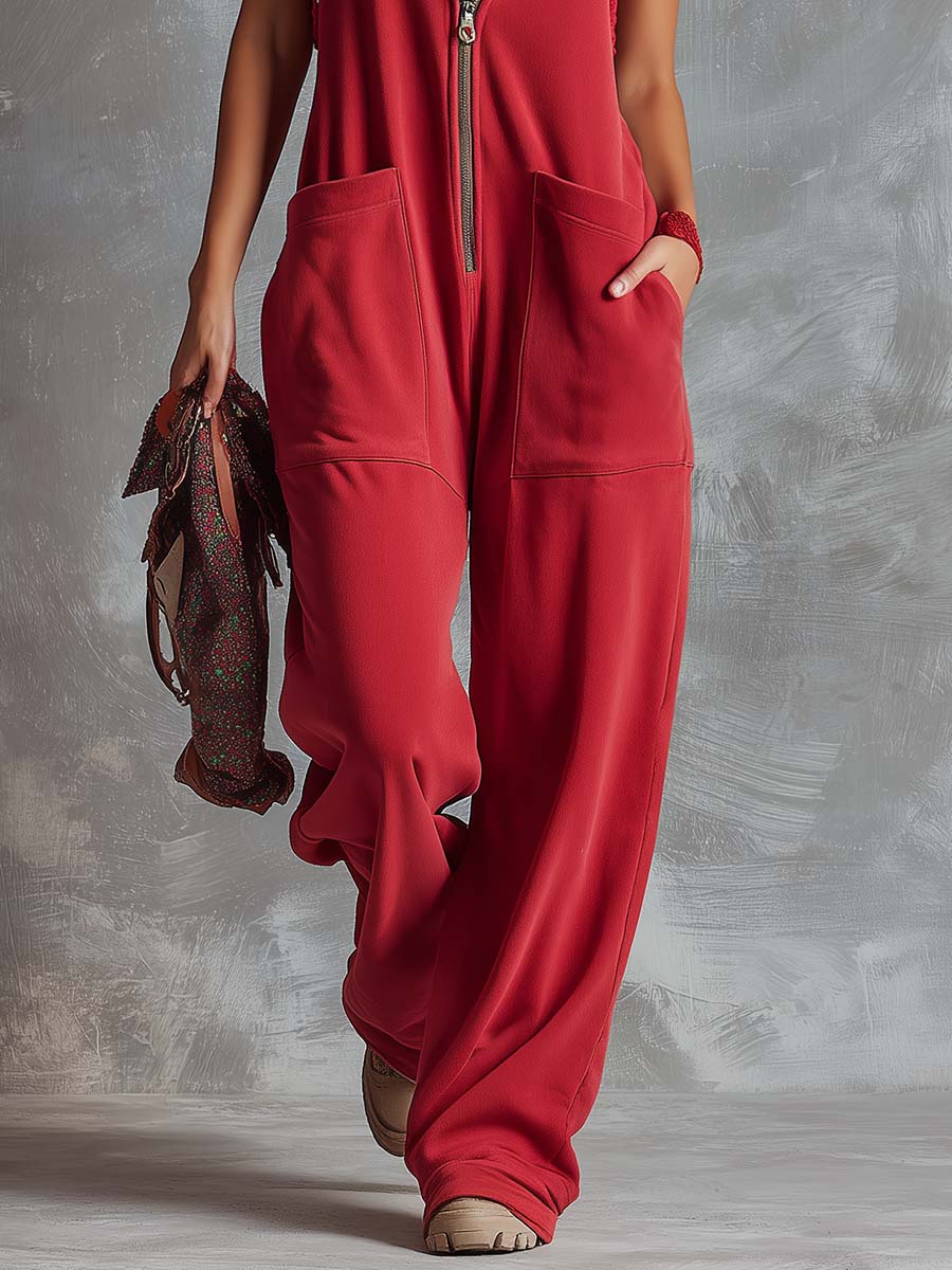 Combinaison‑pantalon en coton rouge framboise, à col V à capuche, fermeture à glissière sur le devant, style sportif et mode rétro