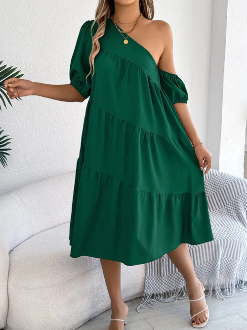 Robe à une épaule à volants superposés