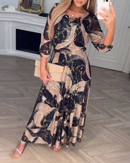 Robe élégante imprimée à manches trois-quarts et taille cintrée