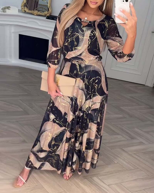 Robe élégante imprimée à manches trois-quarts et taille cintrée