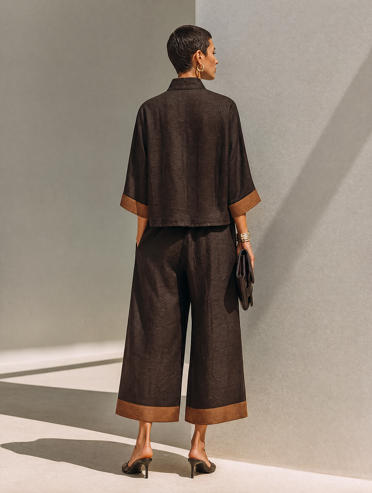 Ensemble crop top zippé à col montant et pantalon large en lin marron foncé pour femme