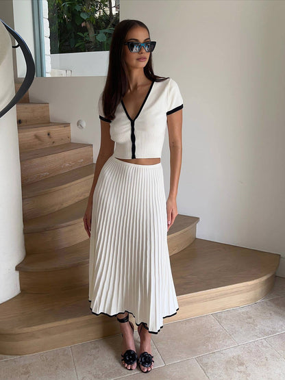Ensemble pull et jupe avec finitions contrastées minimaliste