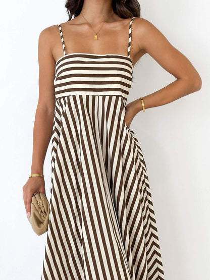Robe longue à bretelles plissées rayées