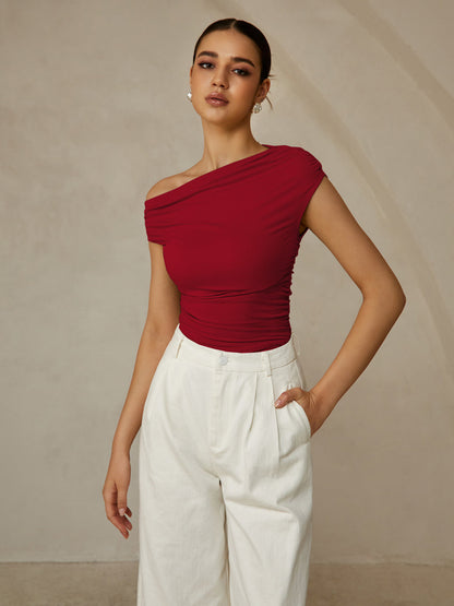 T‑shirt sans manches à col asymétrique