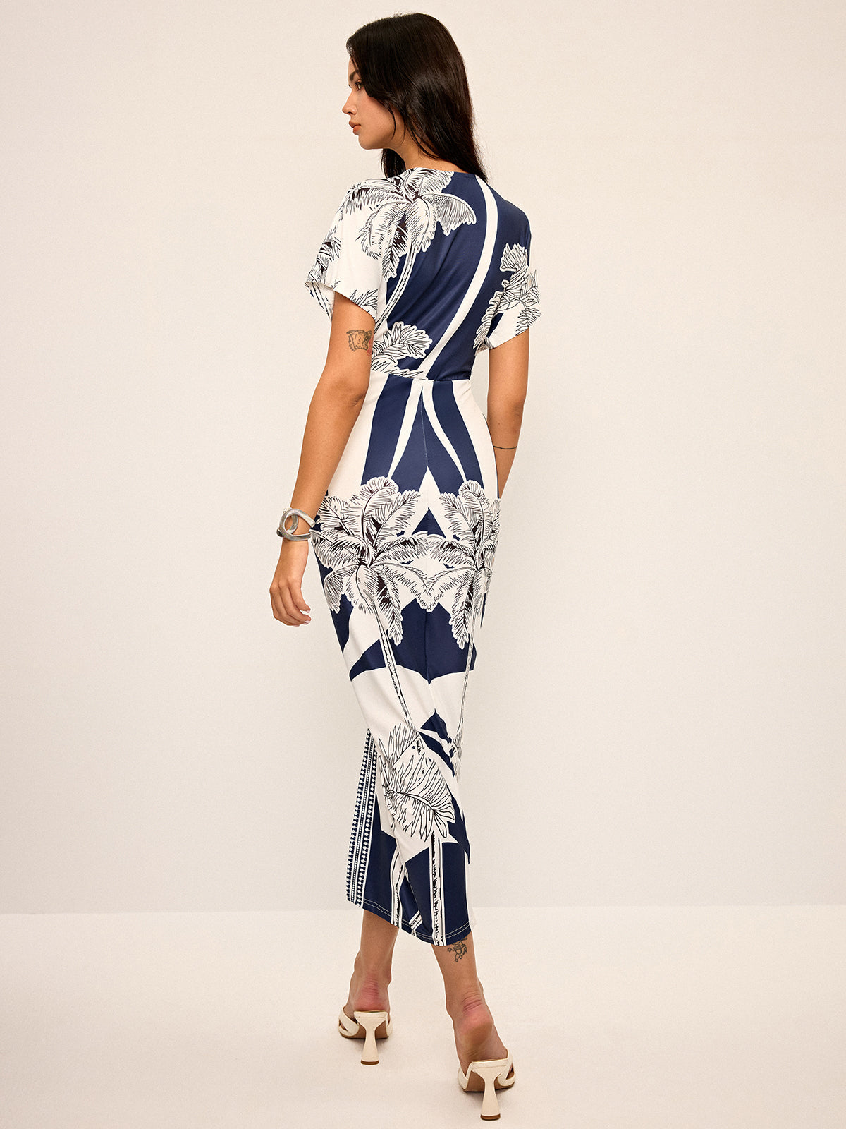Robe midi imprimée à décolleté plongeant en V sans ceinture