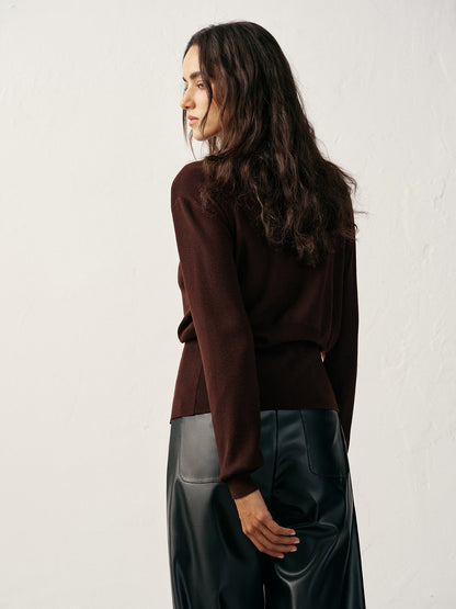 Pull en mélange de laine à col V avec détails métallisés