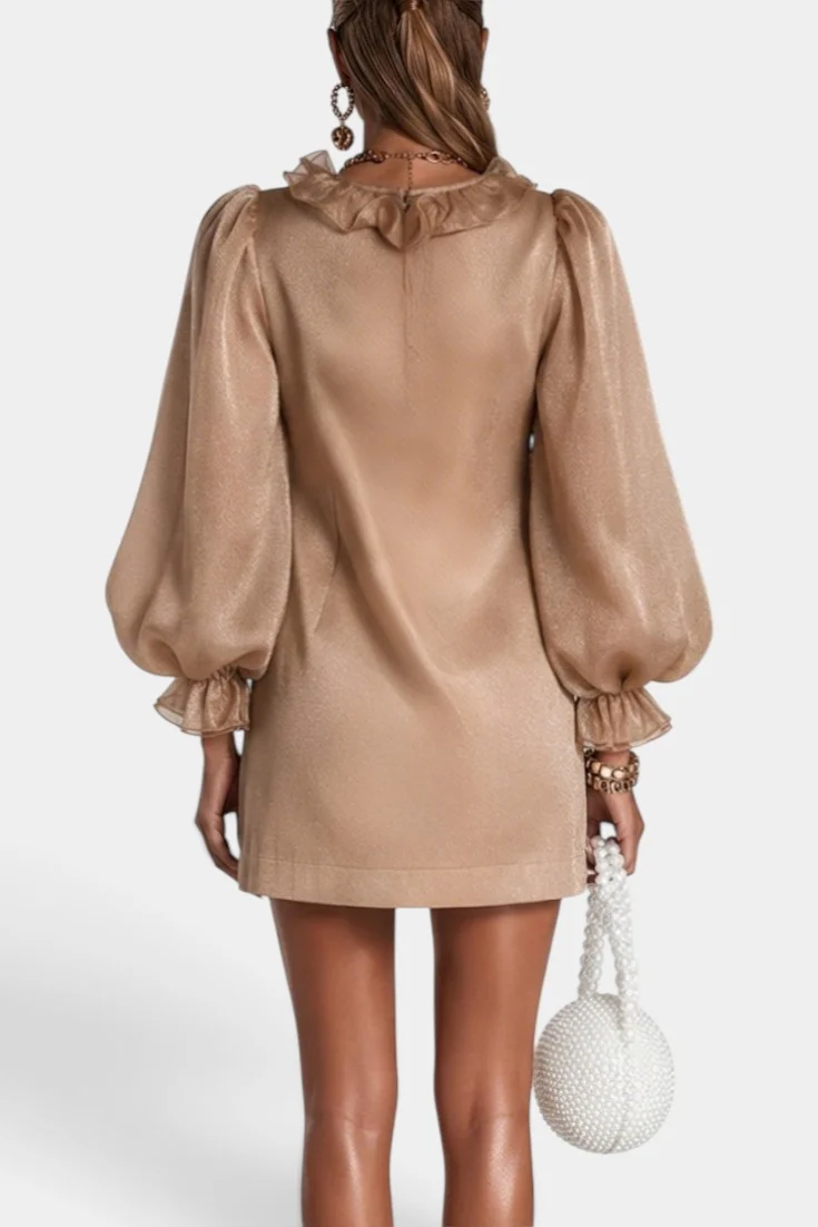 Mini-robe glamour métallisée à volants, col en V et manches bouffantes