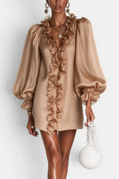 Mini-robe glamour métallisée à volants, col en V et manches bouffantes
