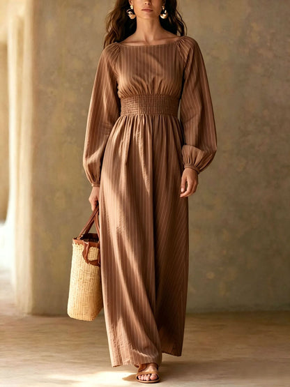 Robe longue à manches ballon, smockée à la taille et à fines rayures