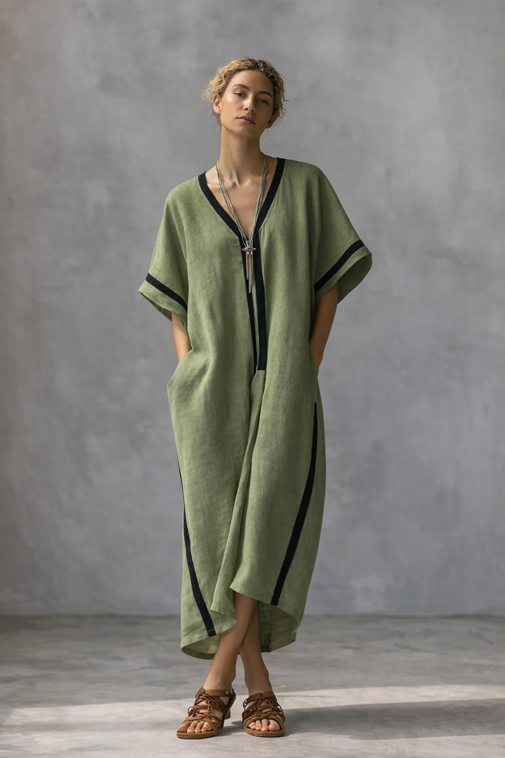 Robe caftan à col V en mélange de lin
