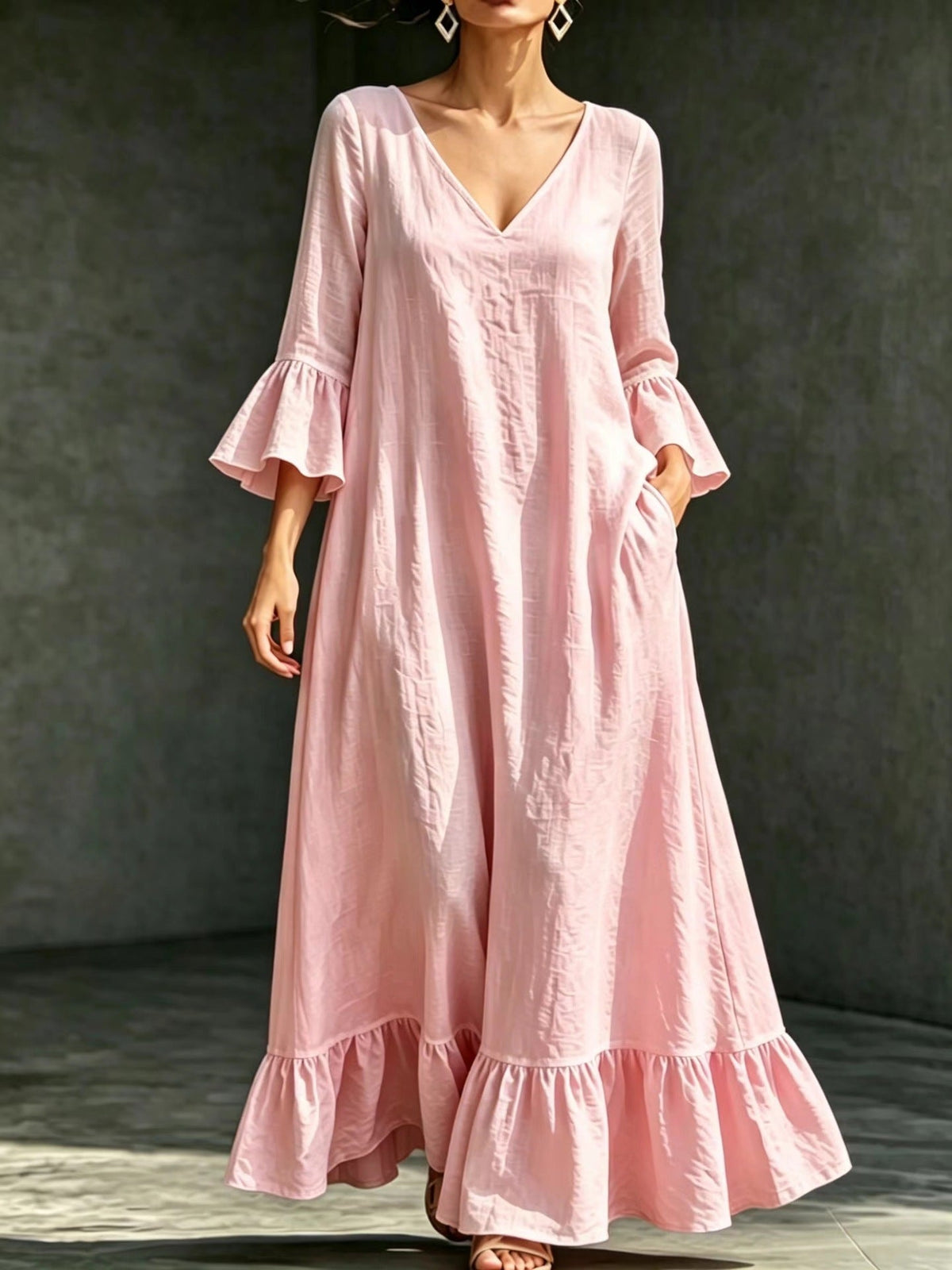 Robe longue en lin mélangé avec col en V, volants et manches évasées
