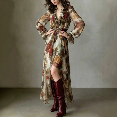 Robe longue en mousseline imprimée roses vintage pour femme, avec volants, col en V et ourlet asymétrique.