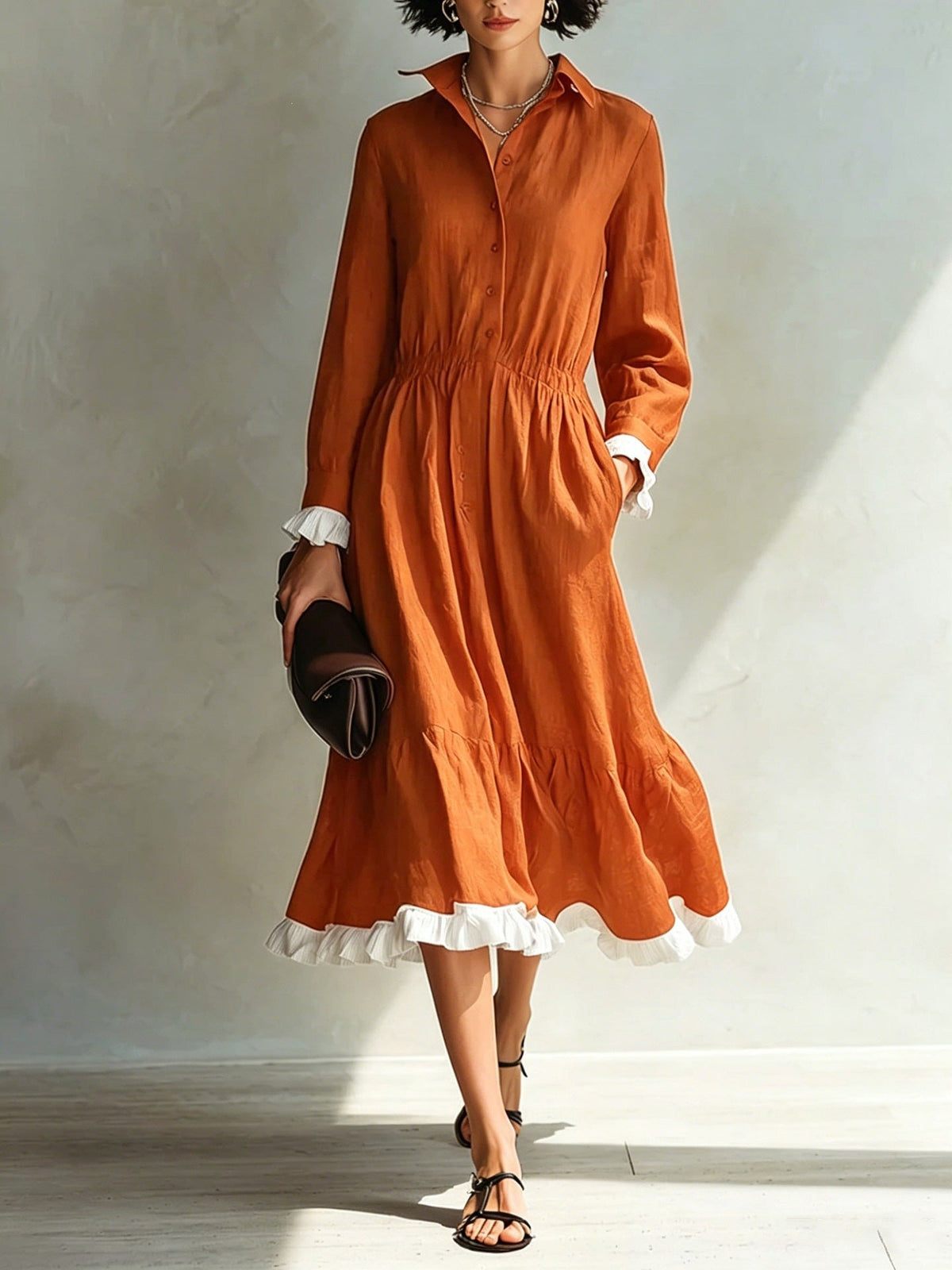 Robe chemise boutonnée avec volant blanc