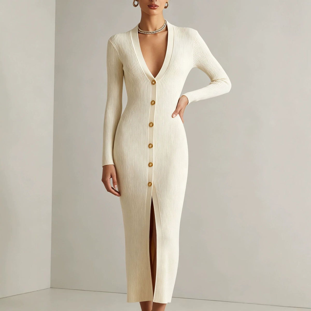 Robe mi-longue côtelée en maille fendue à col en V et boutonnée sur le devant